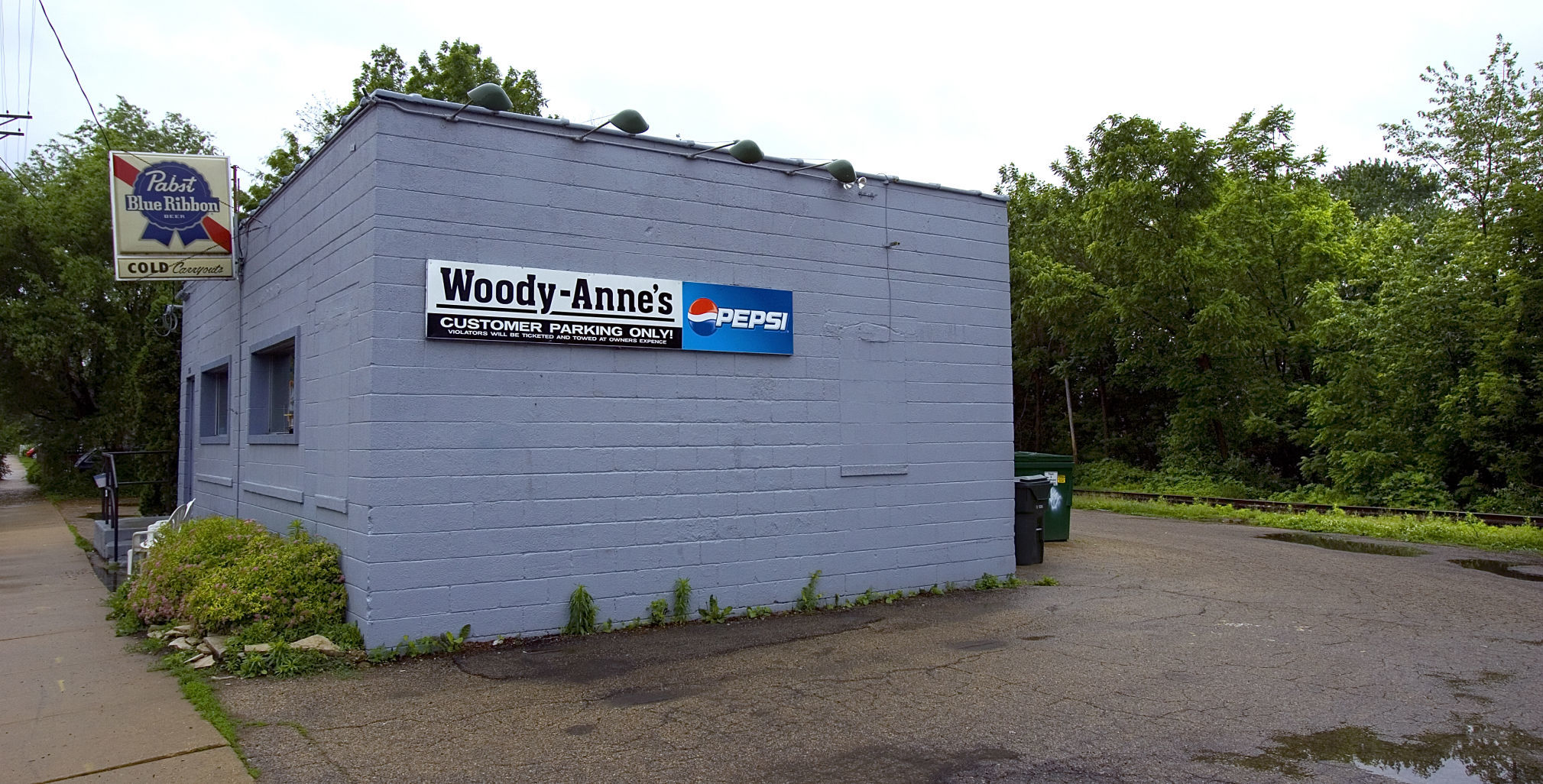 Woody-Anne's Tavern